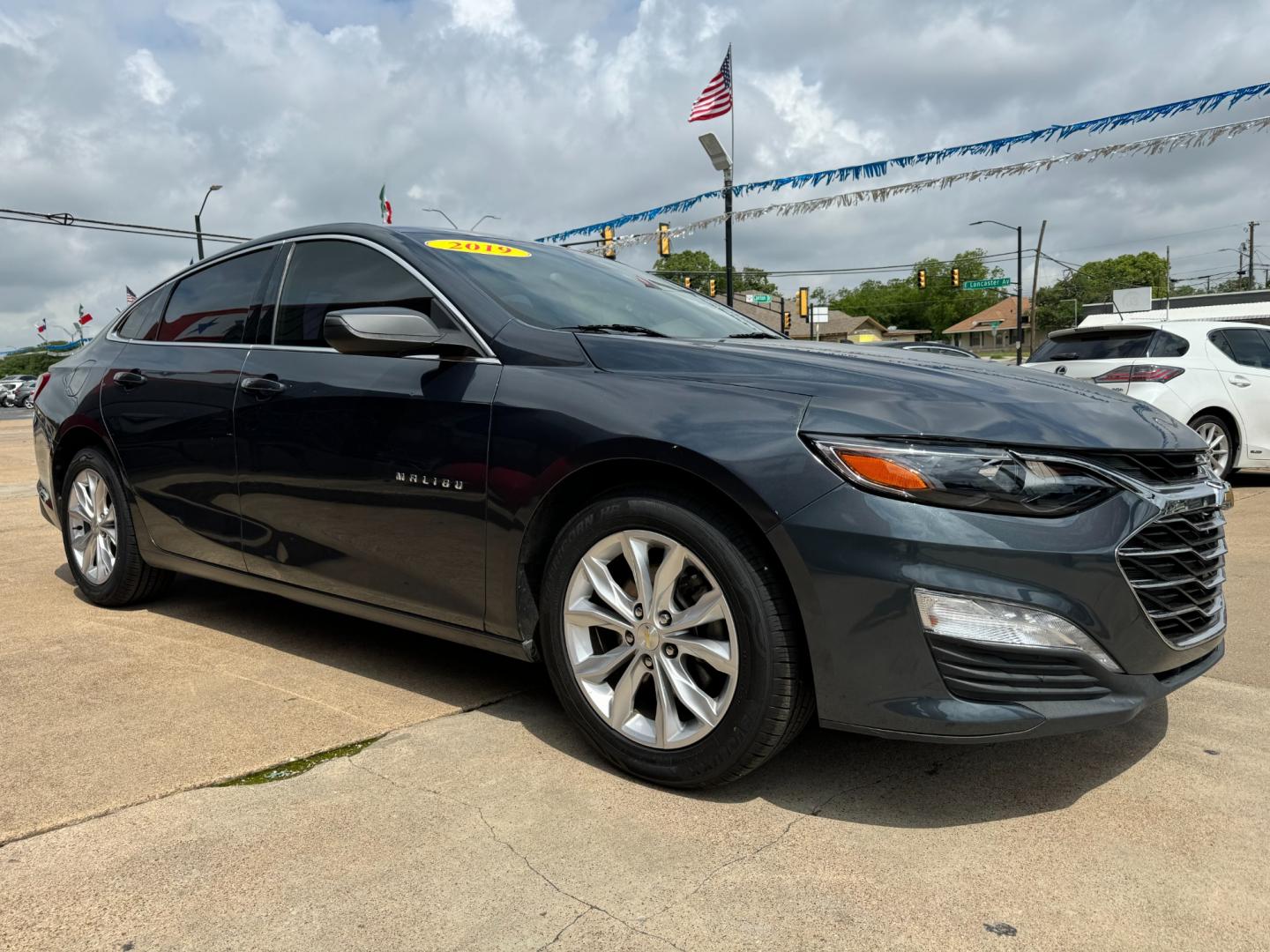 2019 GRAY CHEVROLET MALIBU LT (2FL) (1G1ZD5ST5KF) , located at 5900 E. Lancaster Ave., Fort Worth, TX, 76112, (817) 457-5456, 0.000000, 0.000000 - Photo#2